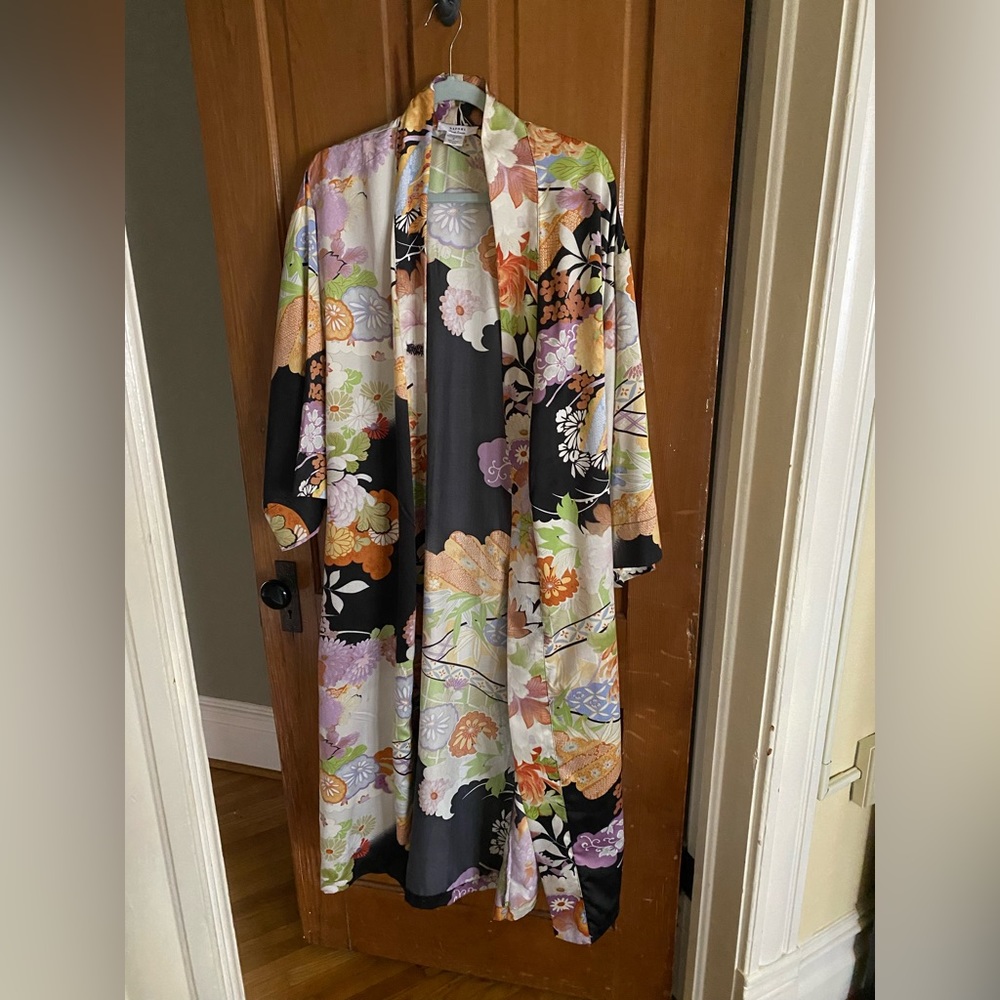 Natori Women’s Silky Kimono Robe